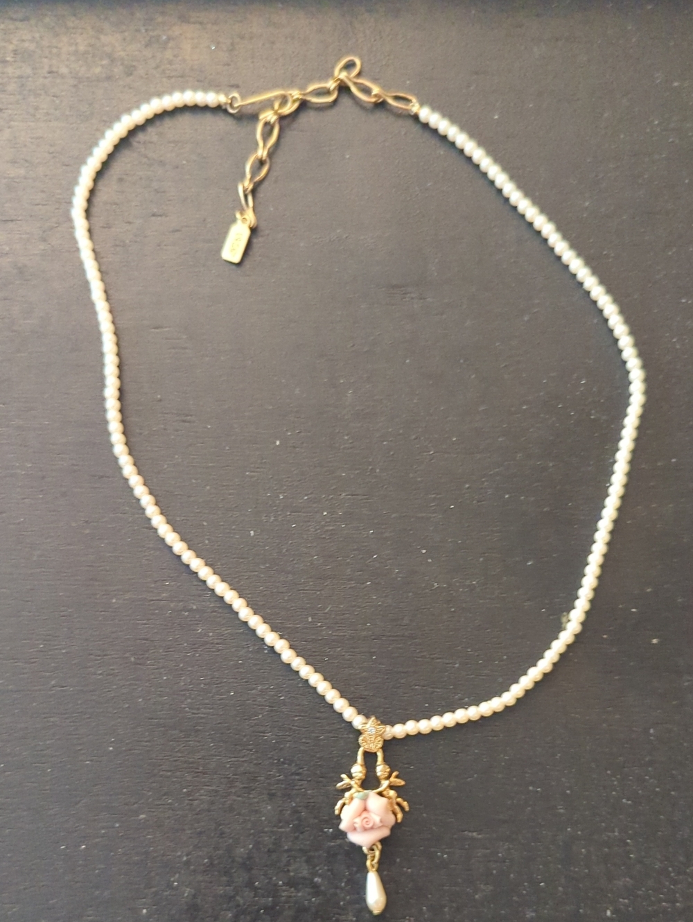 1928 Jewellery Glass Pearl And Ceramic Rose Necklace